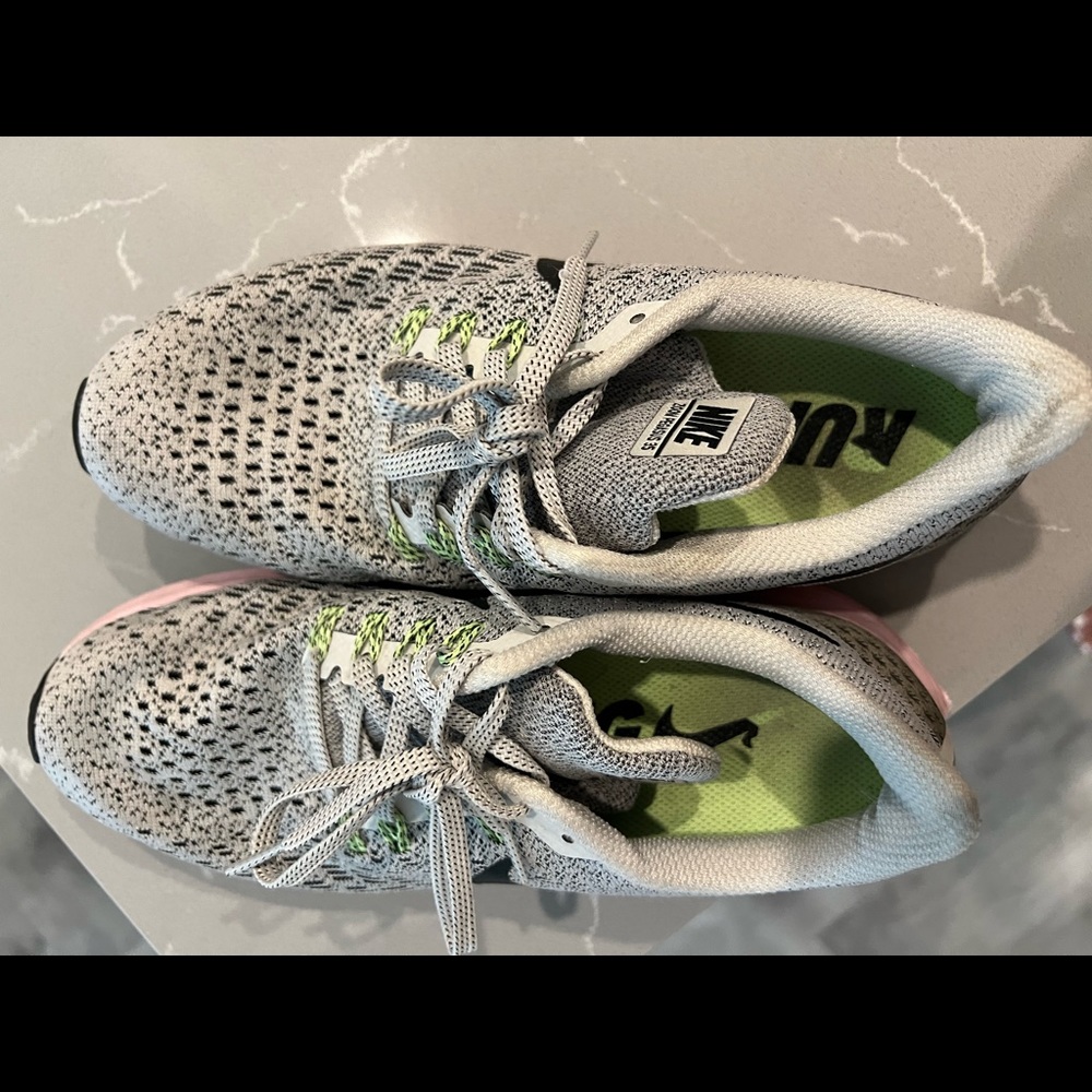 ✨ Nike ✨ shoes!! Size 7! - Picture 4 of 7
